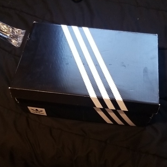 Shoes - Picture 4 of 4